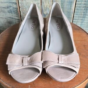 Me Too Women's Beige Bow Peep Toe Flats